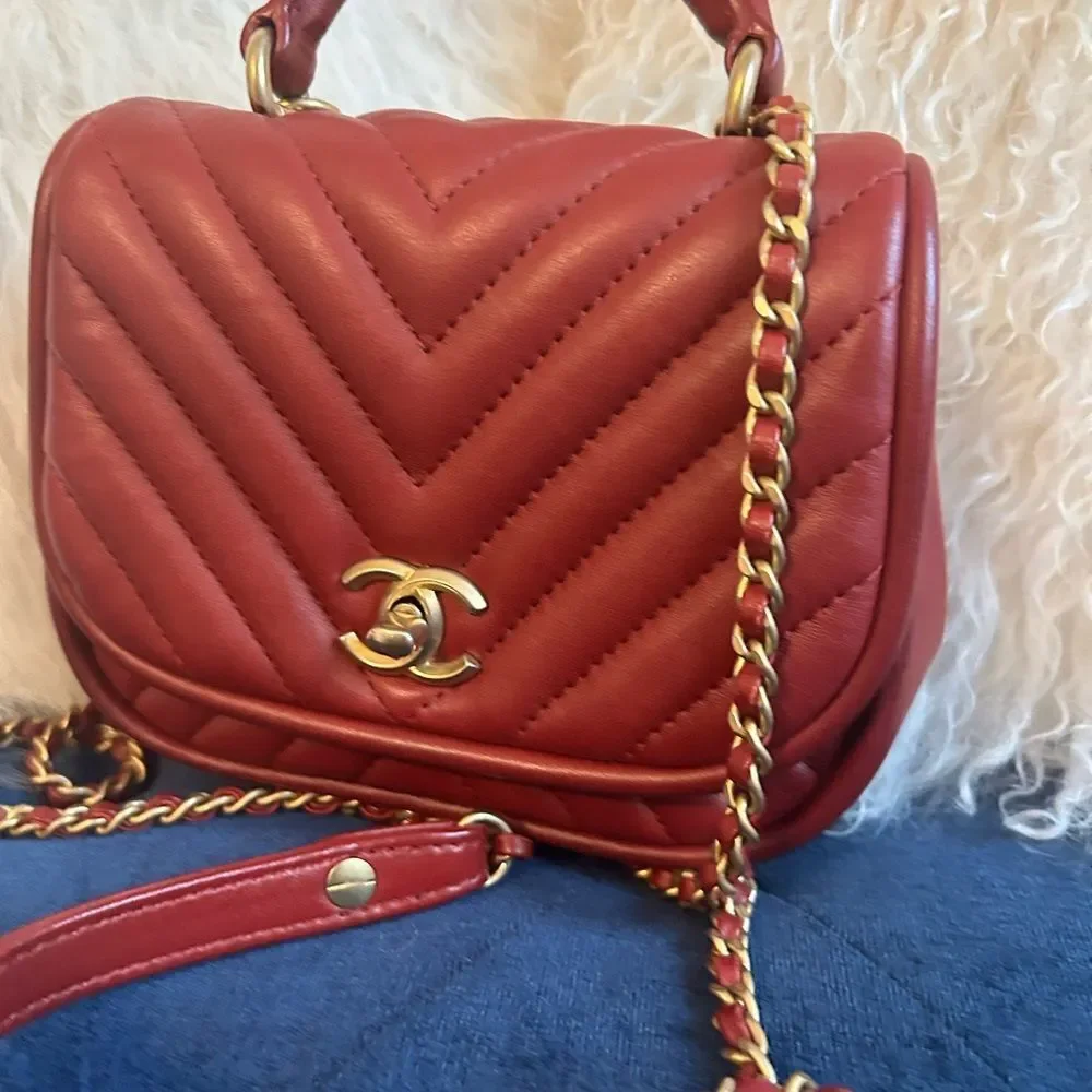 Chanel Red chev coco handle small Leather Handbag